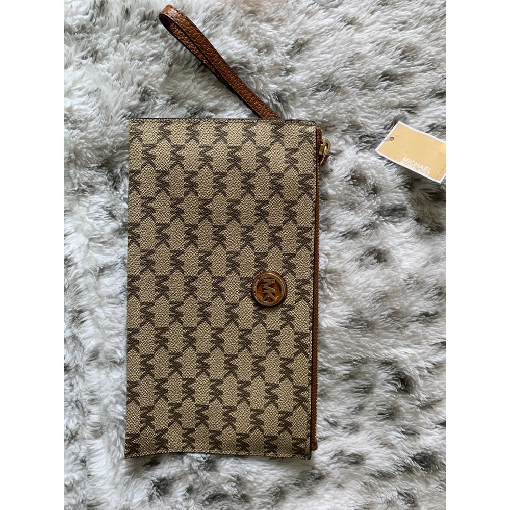 Michael Kors wristlet